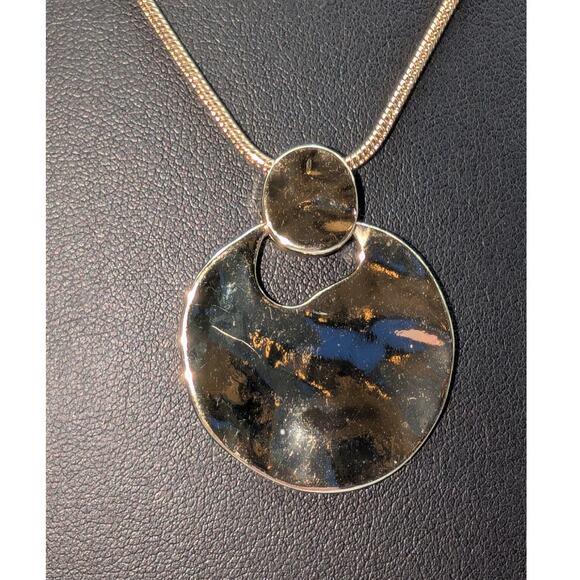 Dana Buchman Gold Tone Hammered Doorknocker Pendant 16"-19" Necklace - Picture 4 of 7